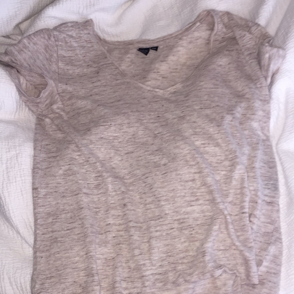 SUPER CUTE TOP!! matches w anything